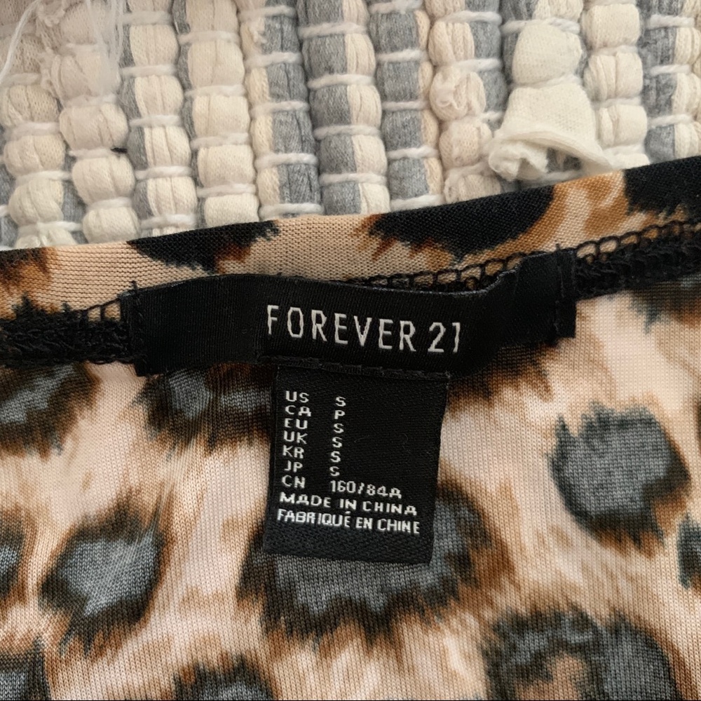 Leopard Print Off the Shoulder Crop Top - Picture 3 of 4